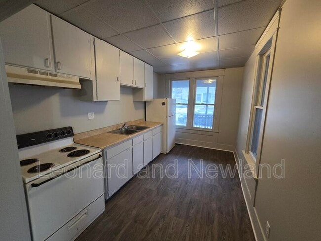 Building Photo - 1215 Gomber Ave