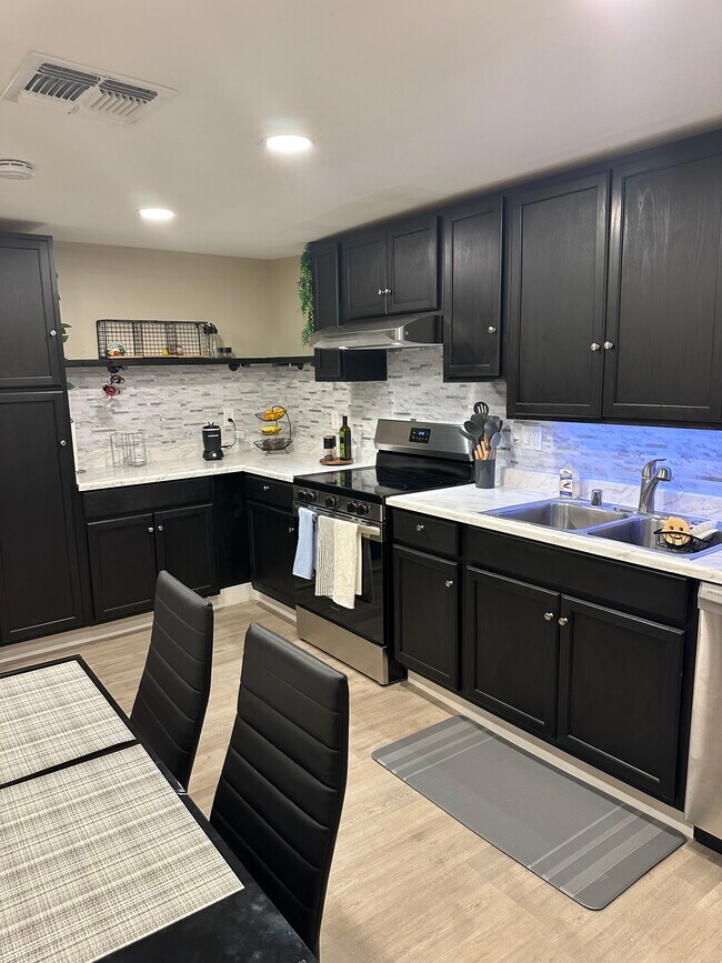 Foto del edificio - 1983 E Don Carlos Ave