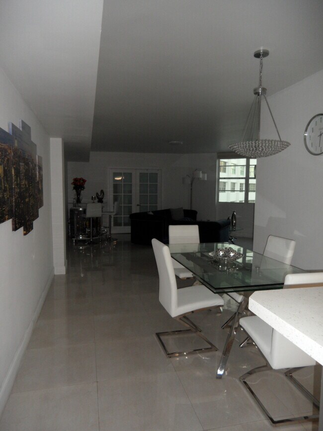 Foto del edificio - 825 Brickell Bay Dr