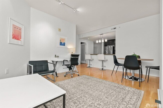 Foto del edificio - Stylish 1BD/1BA Condo in SOMA/South Beach