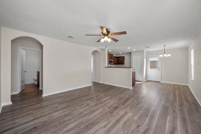 Foto del edificio - 5834 Golden Cove Rd