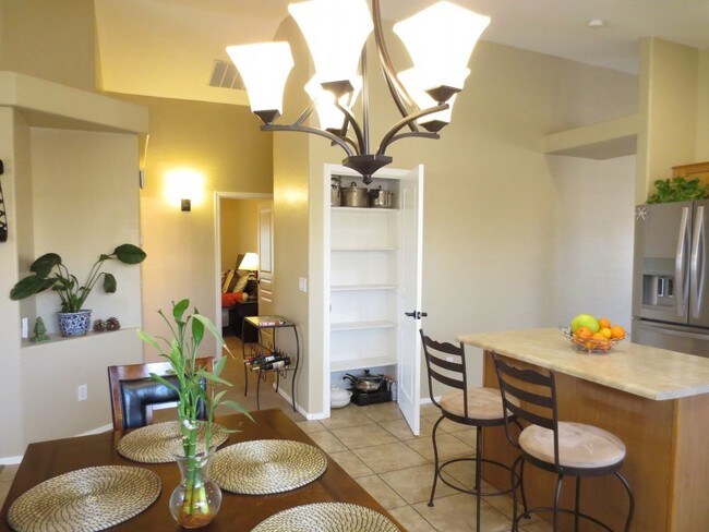 Foto del edificio - 1241 E Cottonwood Rd