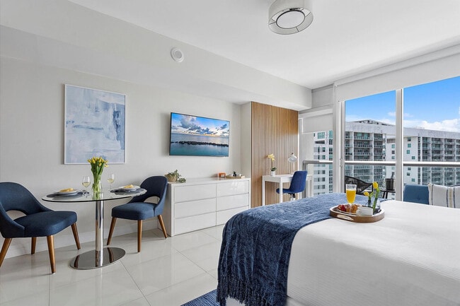 Building Photo - 485 Brickell Ave