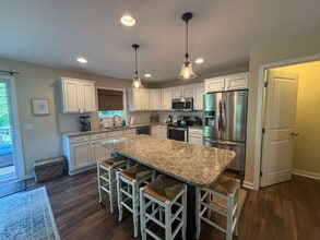 Building Photo - 2975 Thornbury Dr