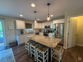 Building Photo - 2975 Thornbury Dr