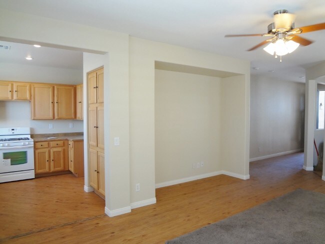 Foto del edificio - 6229 Majestic Hills Ave