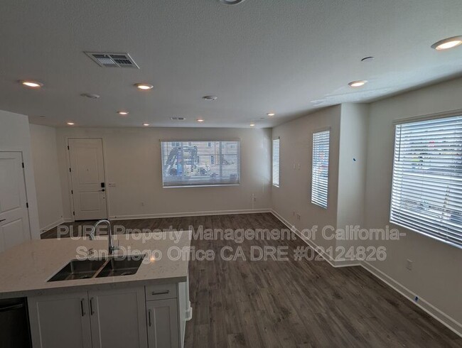 Building Photo - 765 Jilian St