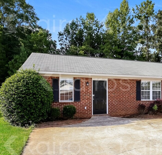 Building Photo - 208 Deer Pkwy