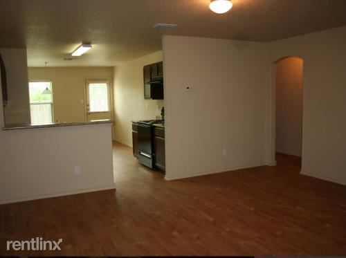 Building Photo - 5915 Aspen Gdn