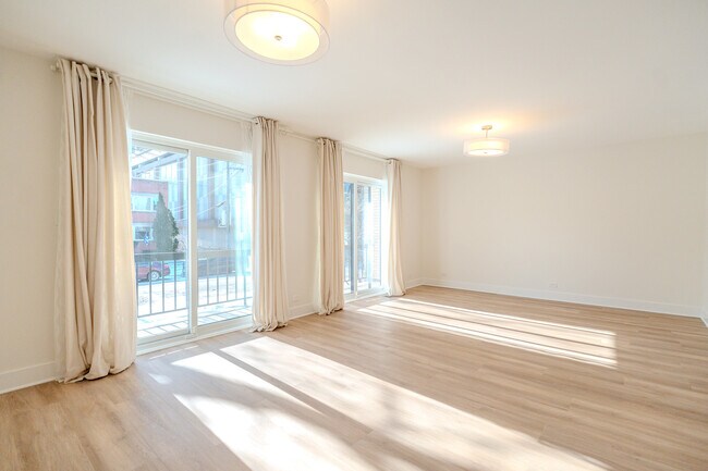 Foto del edificio - 2740 W Farragut Ave