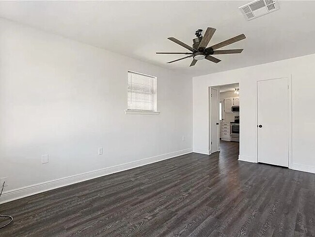 Foto del edificio - 1536 Redwood Dr