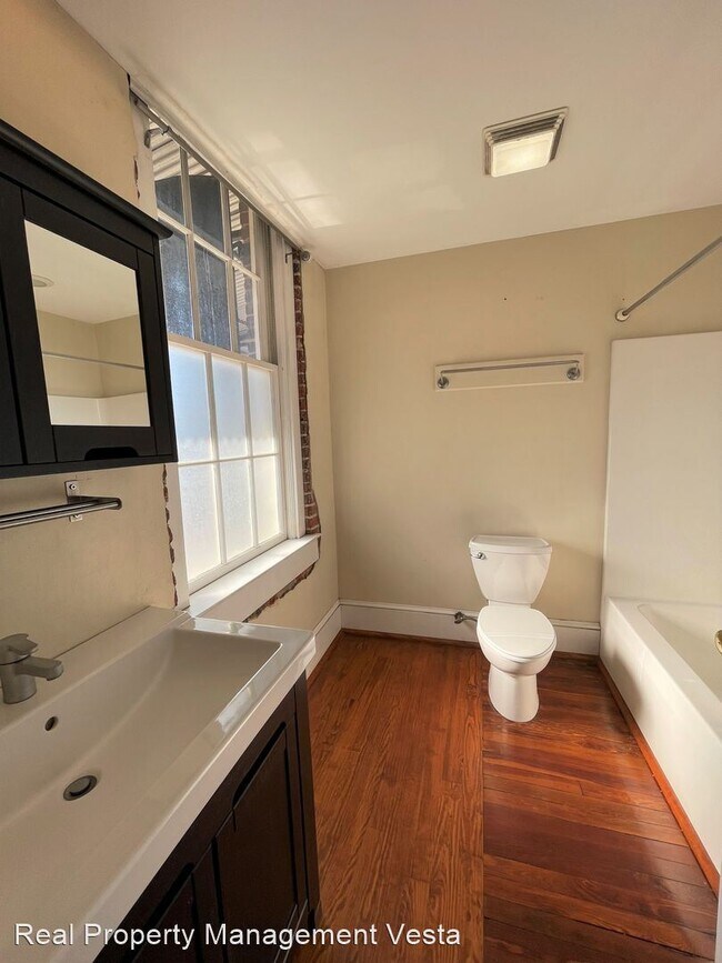 Building Photo - Studio, 1 bath House - 522-B Second Street