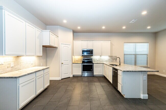 Foto del edificio - Beautiful & Spacious four bedroom in Bell ...