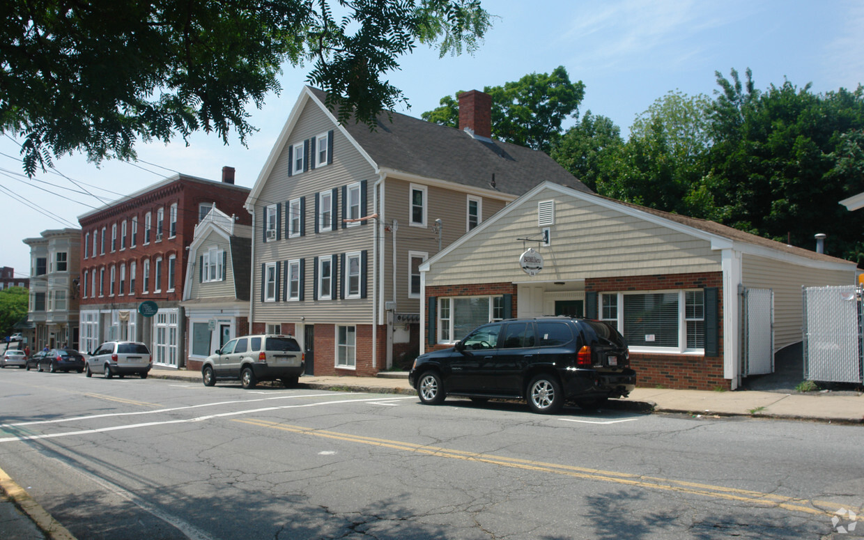 Building Photo - 32 Market St