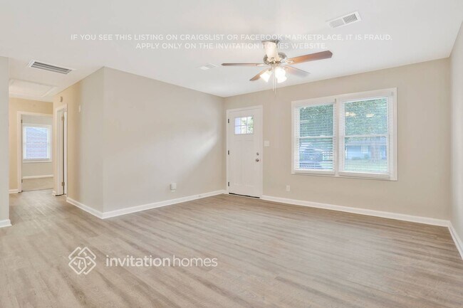 Building Photo - 3025 Catalina Dr