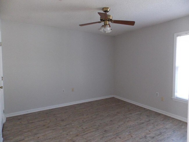 Foto del edificio - 140 Lanier Dr