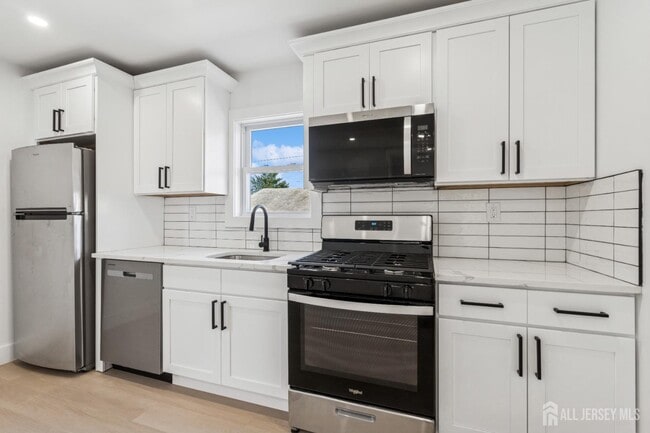 Building Photo - 318 Seaman St