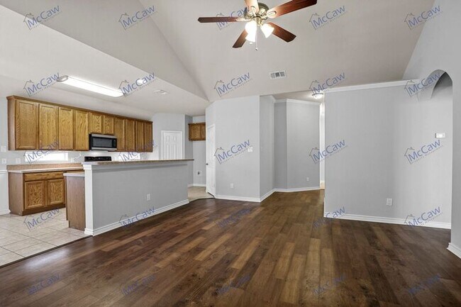 Building Photo - 5917 Meadowglen Dr
