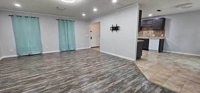 Building Photo - 605 Melbourne Dr