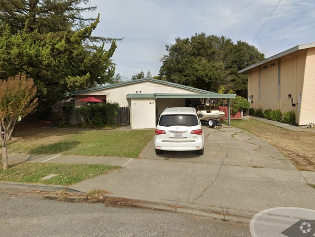 Building Photo - 1470 Sherwood Cir
