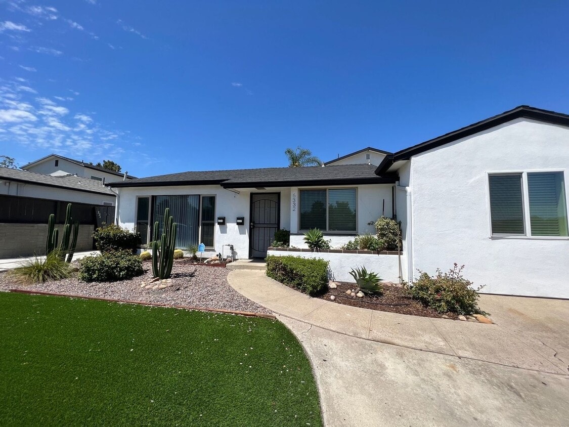 Primary Photo - 4BD/2BA on Montezuma!!