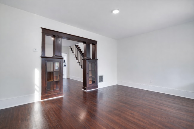 Building Photo - 512 Brown St