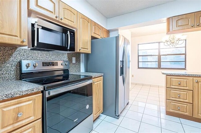 Building Photo - 1470 W 41st St