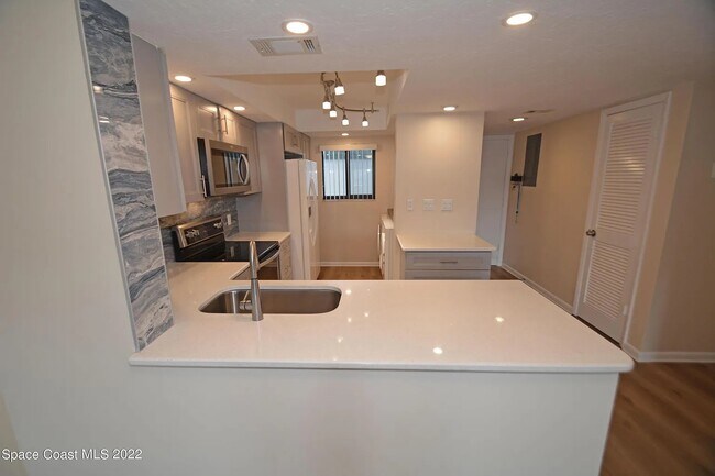 Foto del edificio - 1595 N Atlantic Ave