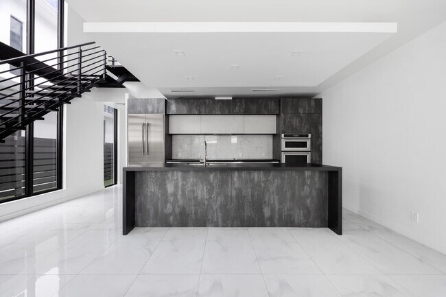 Foto del edificio - 2516 NE 21st St