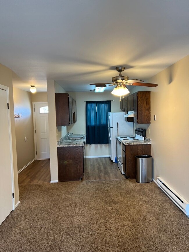 Building Photo - 2 Bedroom 1 Bathroom Apartment