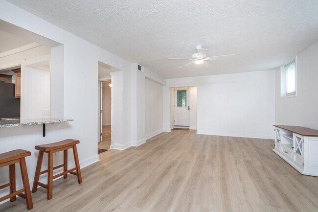 Foto del edificio - 4570 Academy St