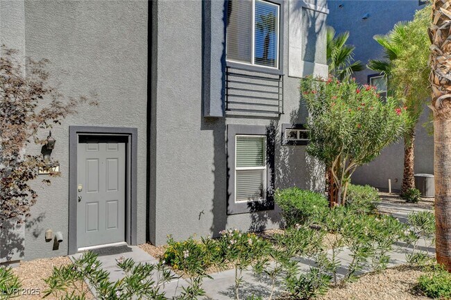 Building Photo - 9050 W Tropicana Ave