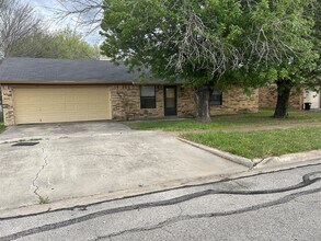 Building Photo - 2108 Lago Trail