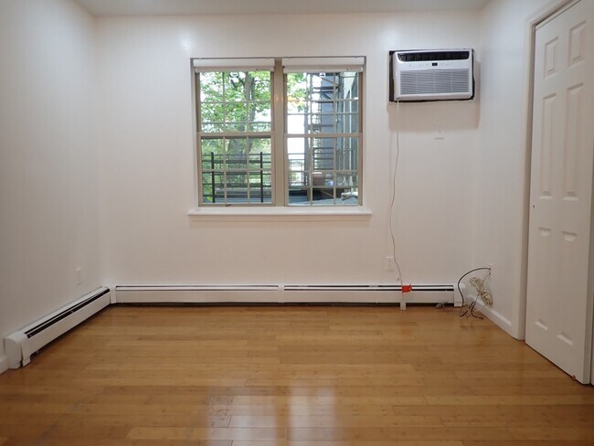 Foto del edificio - 334 Saratoga Ave