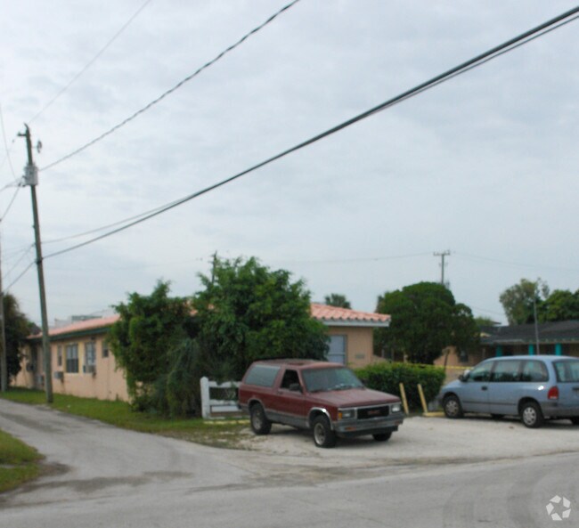 Building Photo - Hollywood Manor - Subdivision