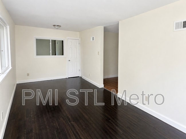 Building Photo - 10501 Duke Dr