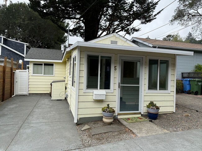 CHARMING ONE BEDROOM / ONE BATHROOM MILL V... - CHARMING ONE BEDROOM / ONE BATHROOM MILL V... House