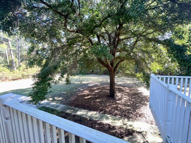 Foto del edificio - Duplex Apartment Close to Downtown Bluffton!