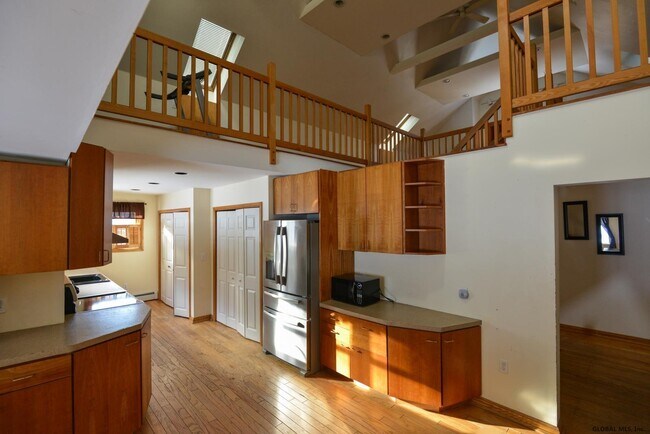Foto del edificio - 543 Middle Grove Rd
