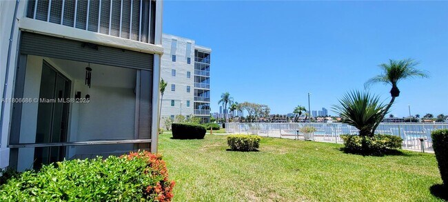 Foto del edificio - 3010 Marcos Dr