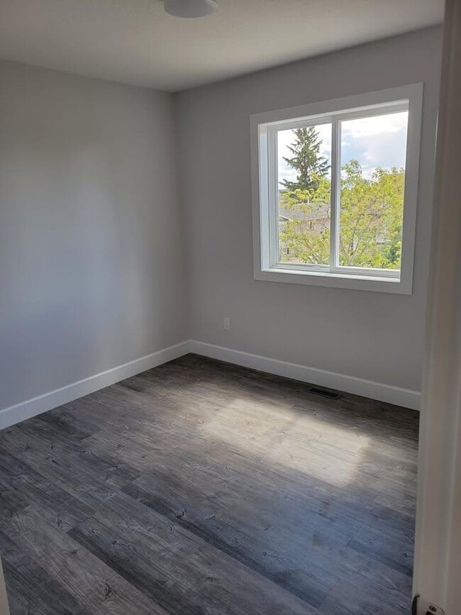 Building Photo - 3 bedroom in Grande Prairie AB T8V 1B3