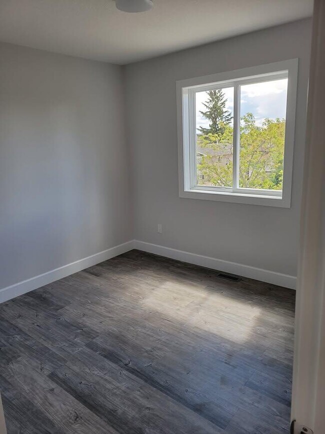 Photo du bâtiment - 3 bedroom in Grande Prairie AB T8V 1B3