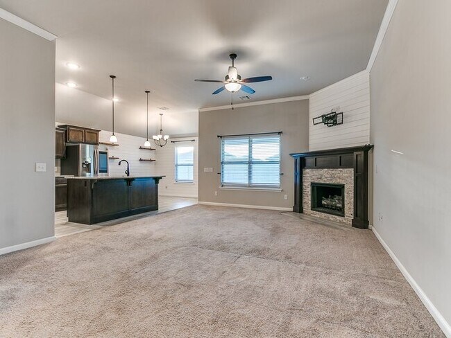 Building Photo - 1751 Huntington Ct