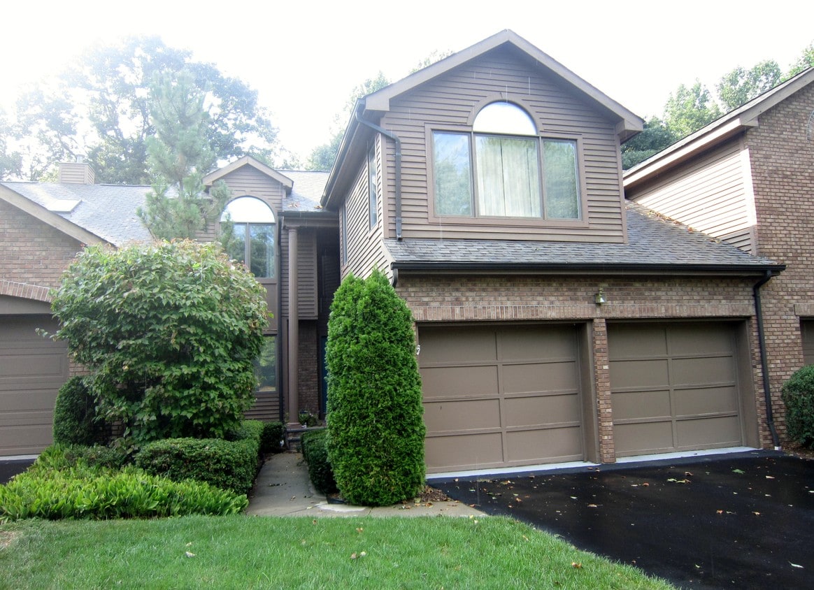 19 Lakeview Dr, Old Tappan, NJ 07675 Townhome Rentals in Old Tappan