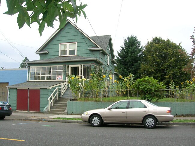 Building Photo - 4743 N Albina Ave