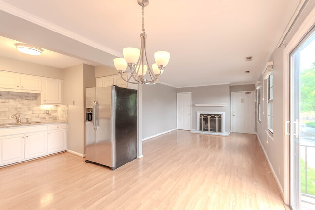 Foto del edificio - Fantastic Brentwood Location! Community po...