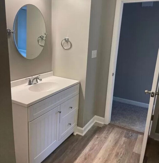 Building Photo - 3 bed 2 bath close to the W