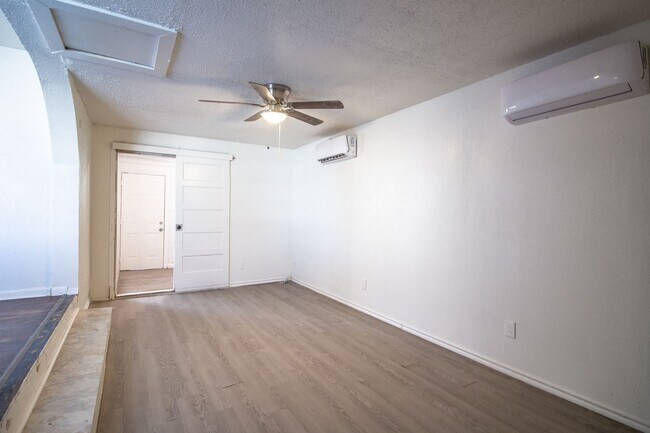 Foto del edificio - Updated 2 bedroom/1bathroom $899 Section 8...