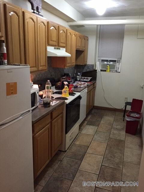 Building Photo - 115 St Stephen St