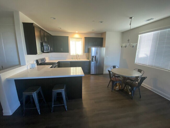 Building Photo - 4469 Hacienda Dr